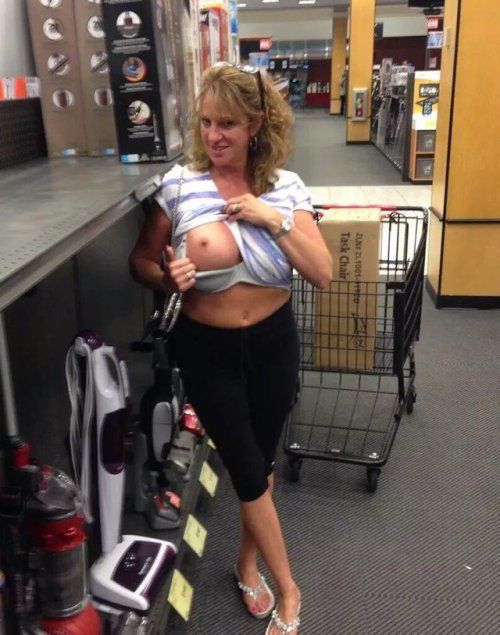 milf public picture - public-flash3: lexibbw7: littlebunnyyyloulou: Solid MILF… - Public Flashing Pics