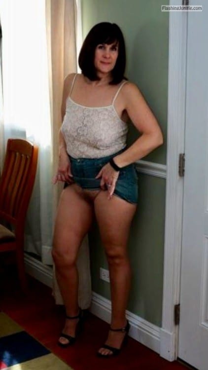 No Panties Pics  : How’s this for no knickers? Thanks for the submission @dicmano