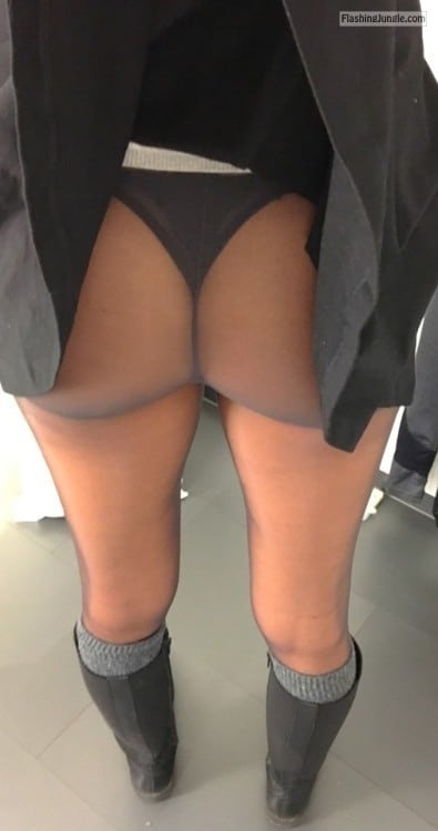 hot kenyan no panti moms dirty pics - cjnj59: greypantyhose: Some people think mom tucks her skirt… - Public Flashing Pics