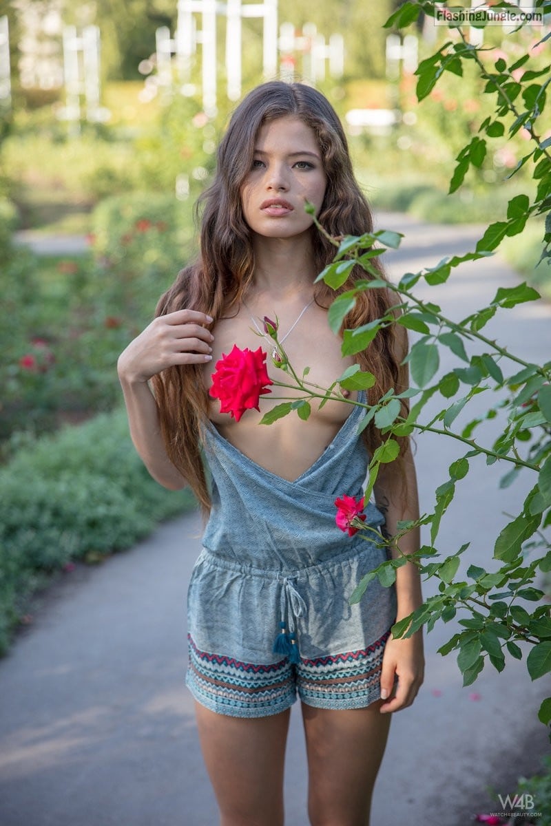 Teen Flashing Pics Public Flashing Pics Boobs Flash Pics  : Teenage beauty flashes her boobs and nipples in the rose garden