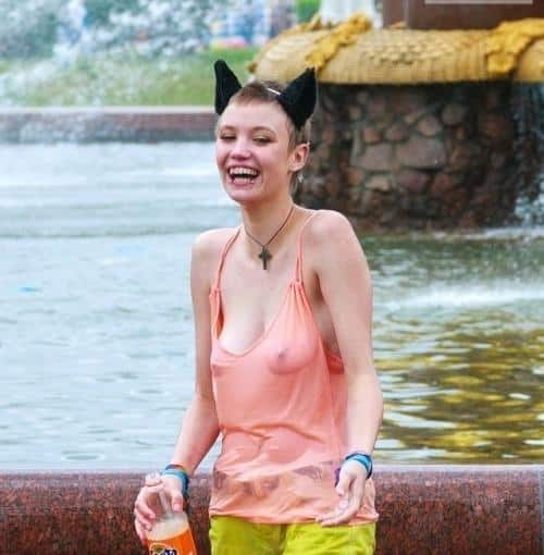 nipple,boobs,cleavage and pussy exposed at public places 190