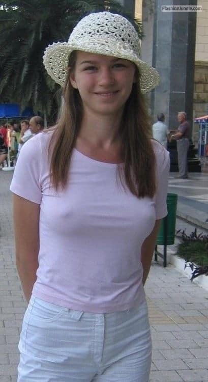 lil girl upshorts pics - Teen girl pokies – cute babe with white hat - Public Flashing Pics