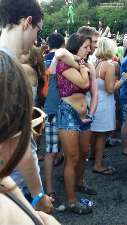Hot Babe in Short Skirt Fingered in Public - XVIDEOS.COM