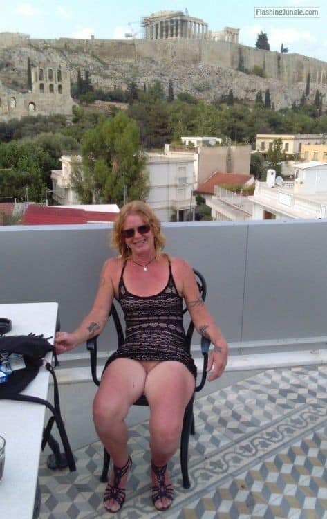 Public Flashing Pics  : Mature woman knickerless on balcony