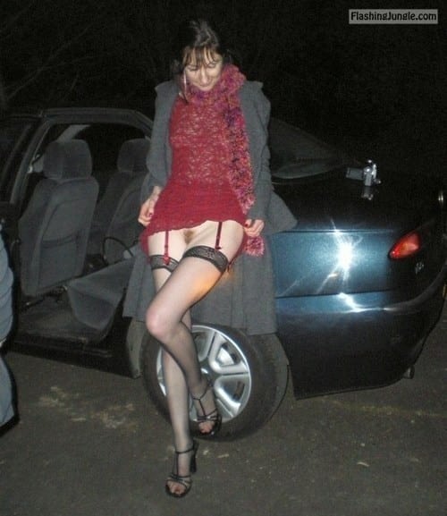 Public Flashing Pics  : Vergiss bitte die Kamera nicht auf dem… Italian wife Dogging – hairy pussy, stockings and heels under red lace dress