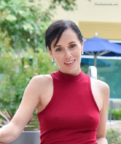 granny public flashing porno photo - Does she know? - Public Flashing Pics