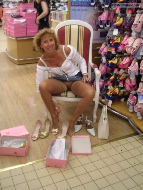 Pantyless cougar at the shoe store Flashing Store Pics, Mature Flashing ...