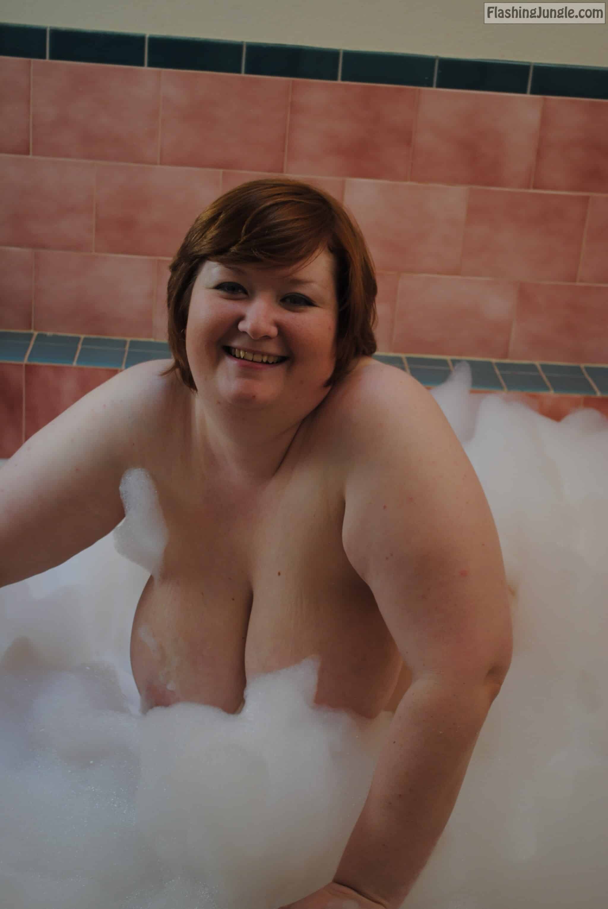 Real Amateurs MILF Flashing Pics Boobs Flash Pics  : Playful BBW Buble Bath part 2