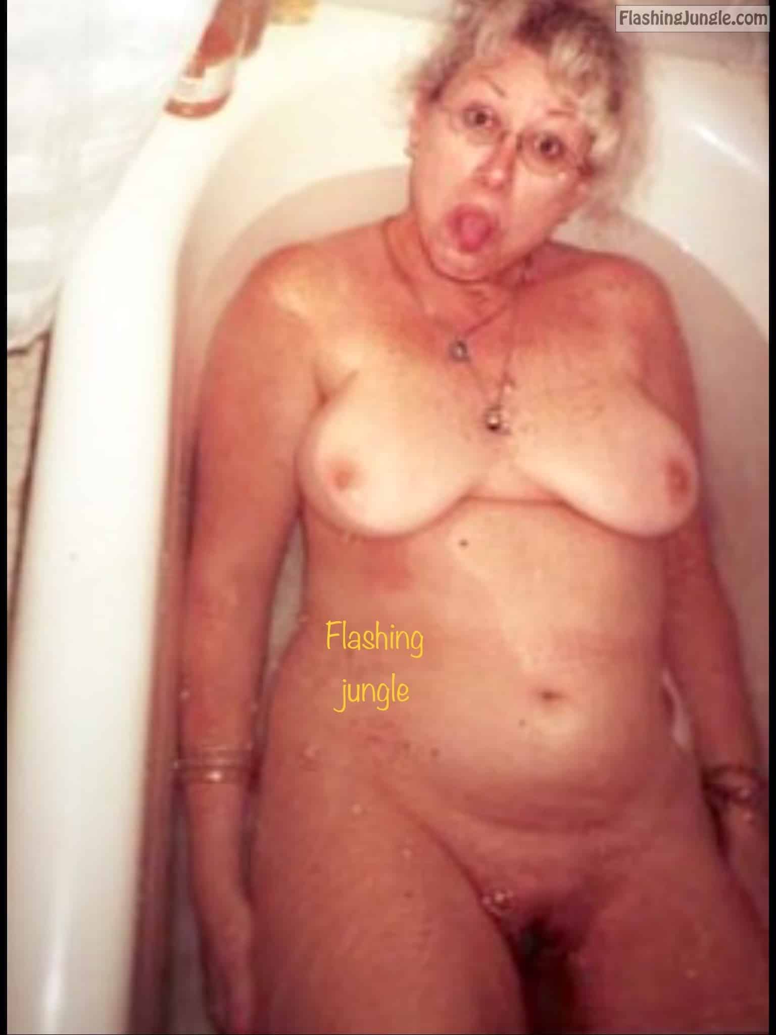 ebony grandma naked voyeur - Skipper friend in the tub Skippers friend after naked daysail in the tub Nude big sugarmummies pussy pics - Real Amateurs