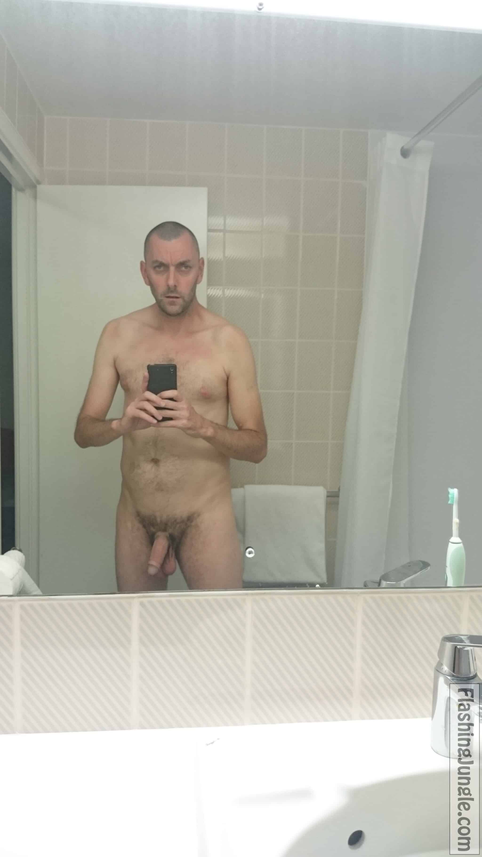 Real Amateurs Dick Flash Pics  : Bathroom selfie amateur