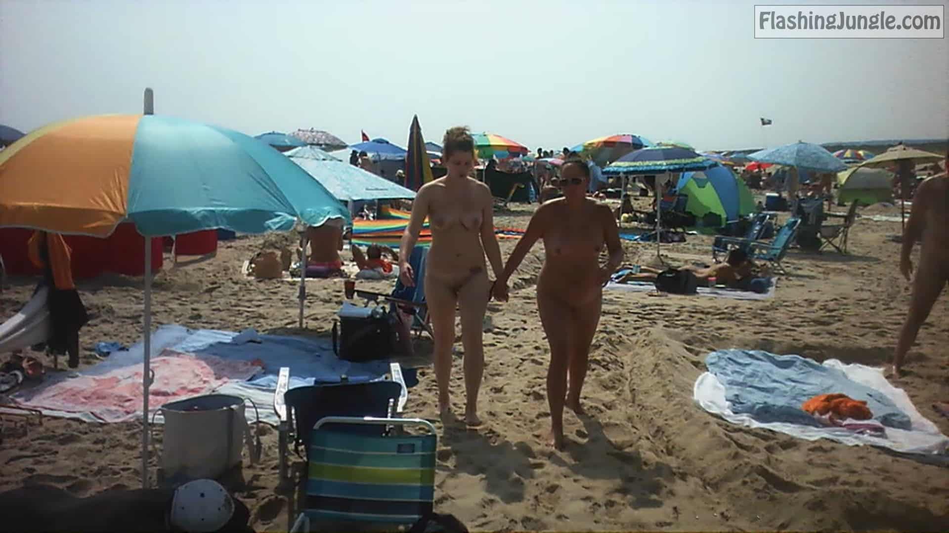 Voyeur Pics Real Amateurs Public Nudity Pics Nude Beach Pics  : Sexy beach bitches Sexy beach bitches (1)