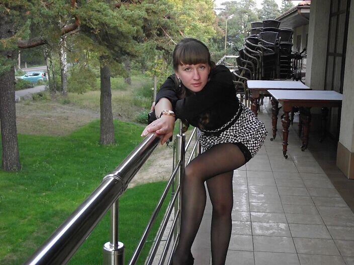 voyeur girl in miniskirt and stockings