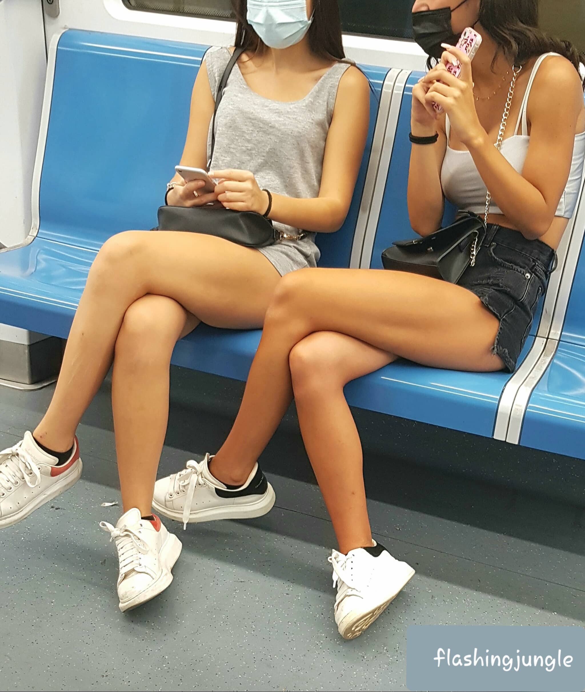 Voyeur Pics Real Amateurs  : Sexy Legs beauty girl Sexy Legs girls in Subway