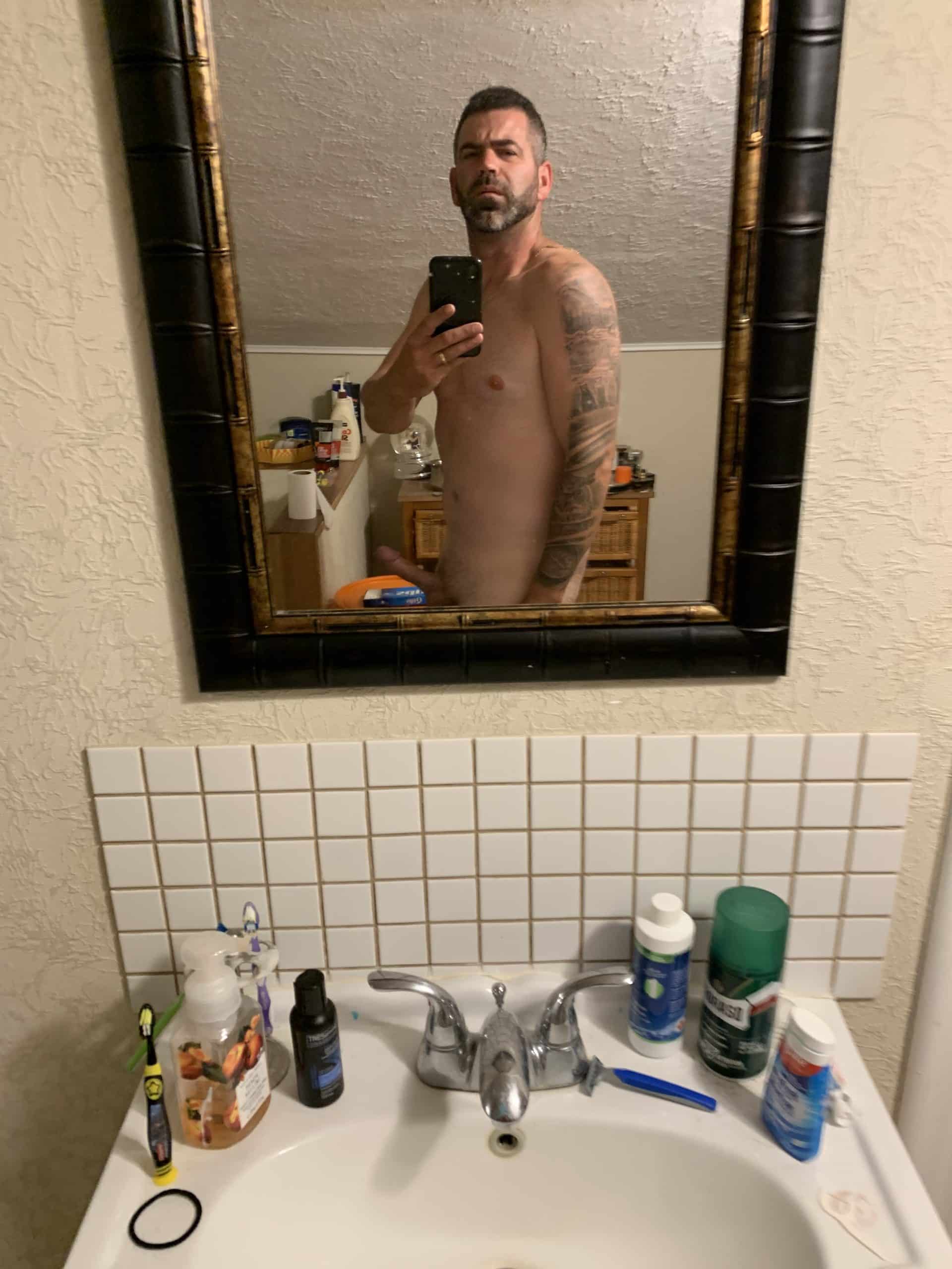 jailbait selfie - Morning wood RobCrook naked selfie showing morning boner! - Dick Flash Pics