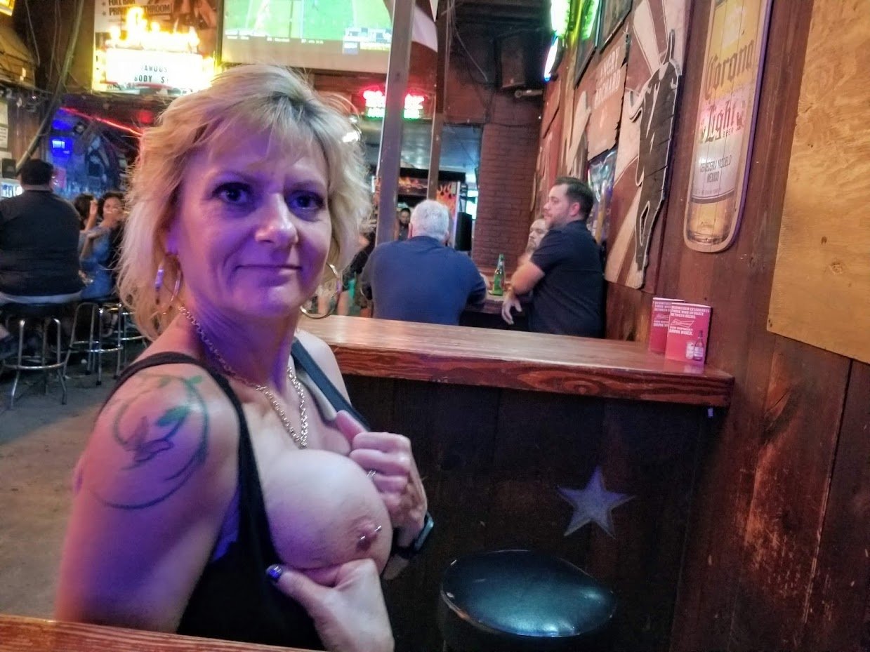 pictures of drunk woman - Wow! A Public display! Send me pictures of your hot wife. - Bitch Flashing Pics