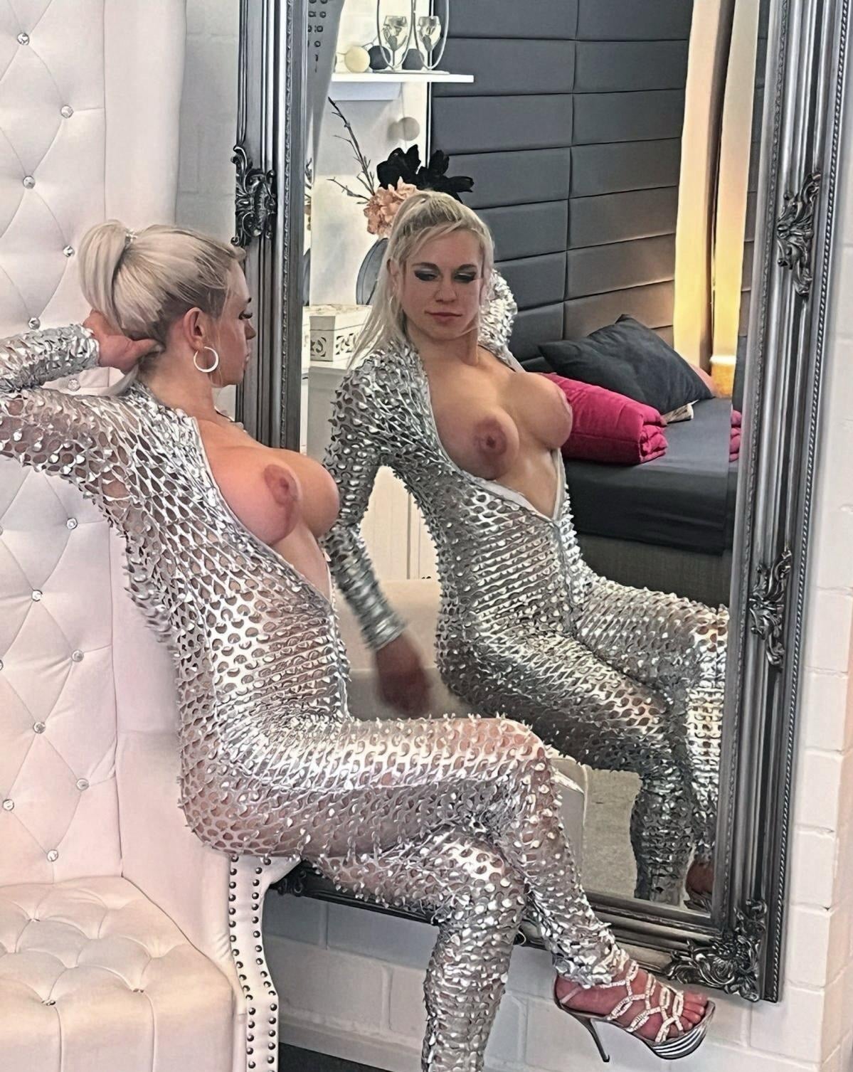 erome uk mature slut  - English milf whore in silver dress I think everyone would like to fuck her! - Bitch Flashing Pics