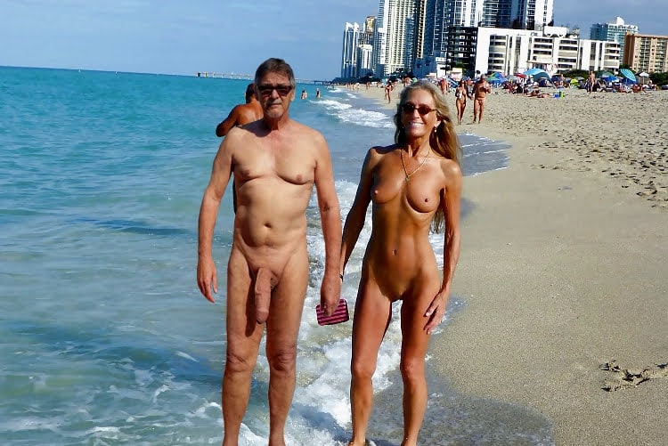 nude glasses spread - Nudist couple on the beach I really want to meet her-do you know her name? - Bitch Flashing Pics