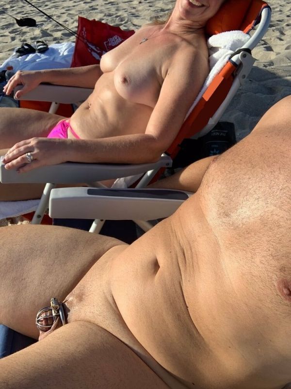 Bitch Flashing Pics: Wife keeps hubby’s cock in a cage She's so sexy! I really like these photos!