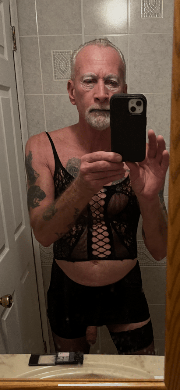 Bitch Flashing Pics: Sissy all over the internet Sissy for the internet!