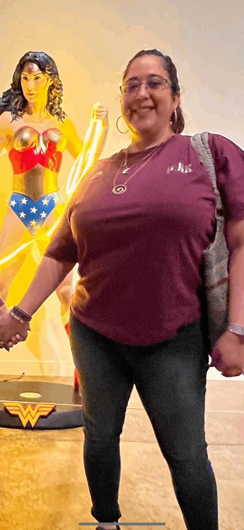 Boobs Flash Pics: Flashing boobs under red t-shirt Wow! How juicy! I rate it at 85/100 – what do you think?