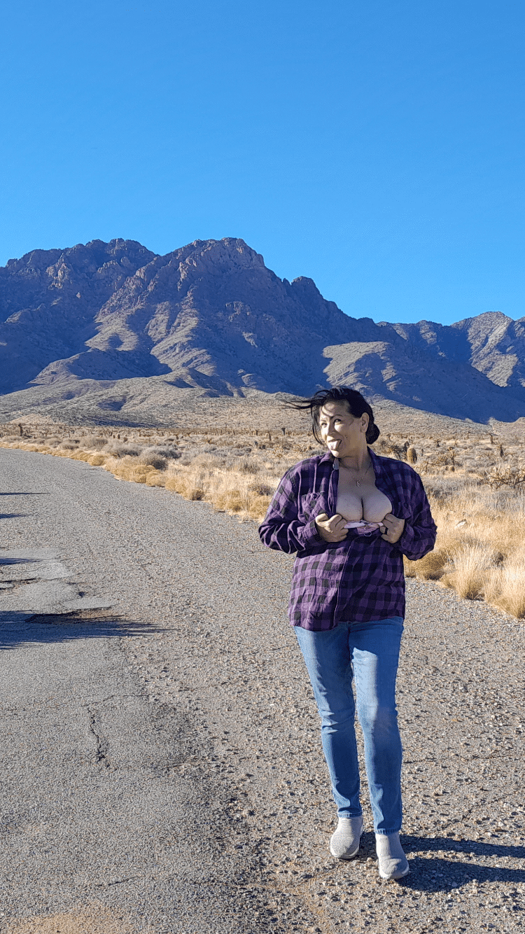 real african couple outdoor porn photos - Outdoor flashy – look at her!!! Do you think she'll send us her photos again? - Boobs Flash Pics