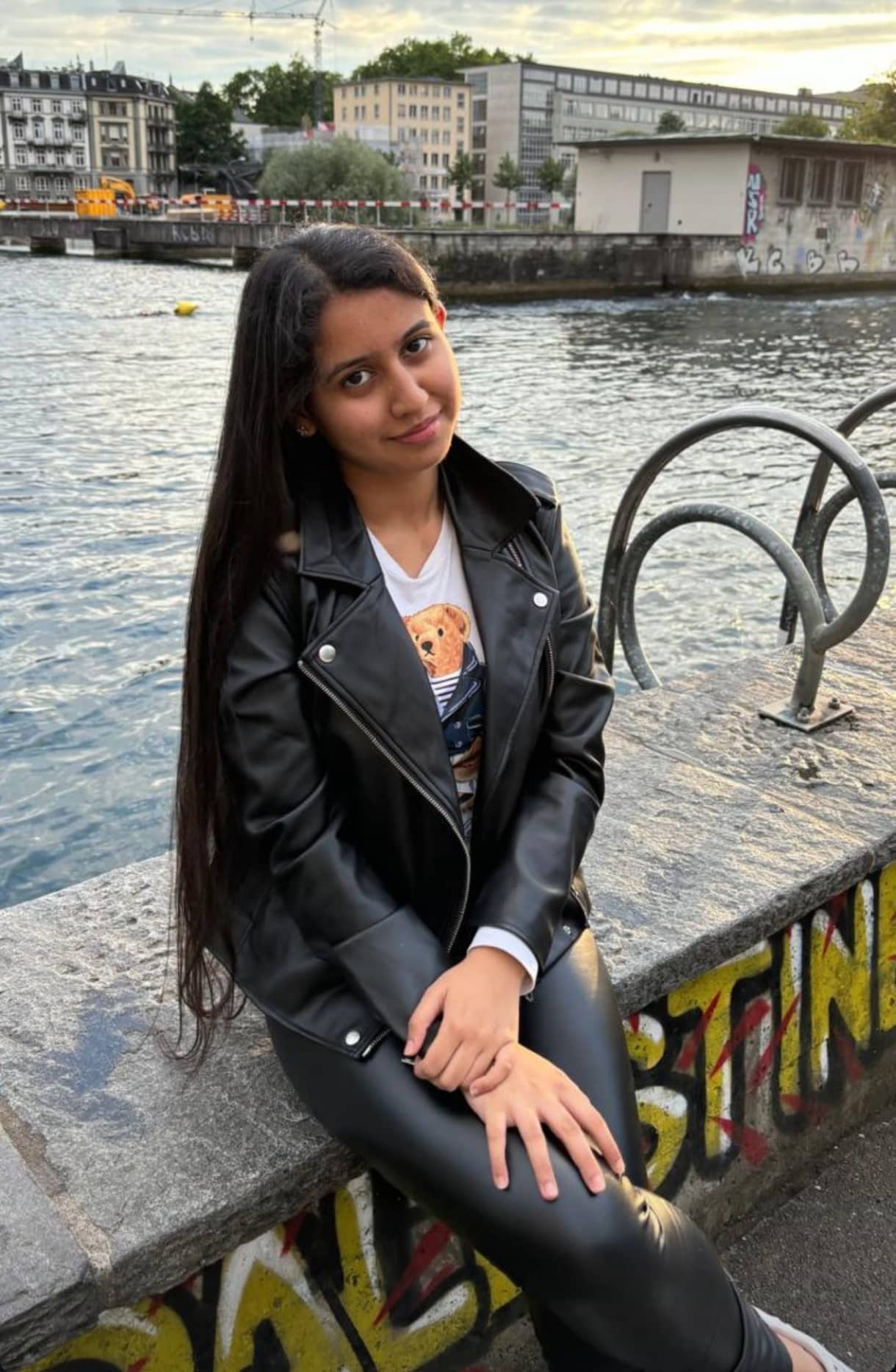 Hotwife Pics: Leather pants and jacket A photo like that is a dream!