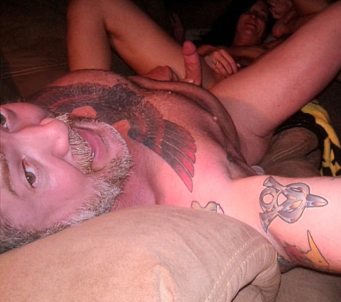 Bitch Flashing Pics: Sexy couple in the morning Sexy naked couple playing on the couch!