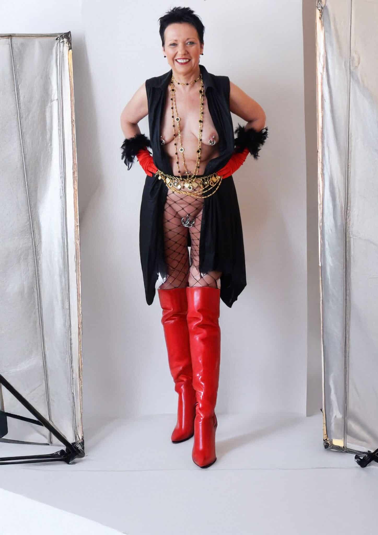 huge mature boobs naked - Milf slut has new jewellery This girl is fire! - Boobs Flash Pics