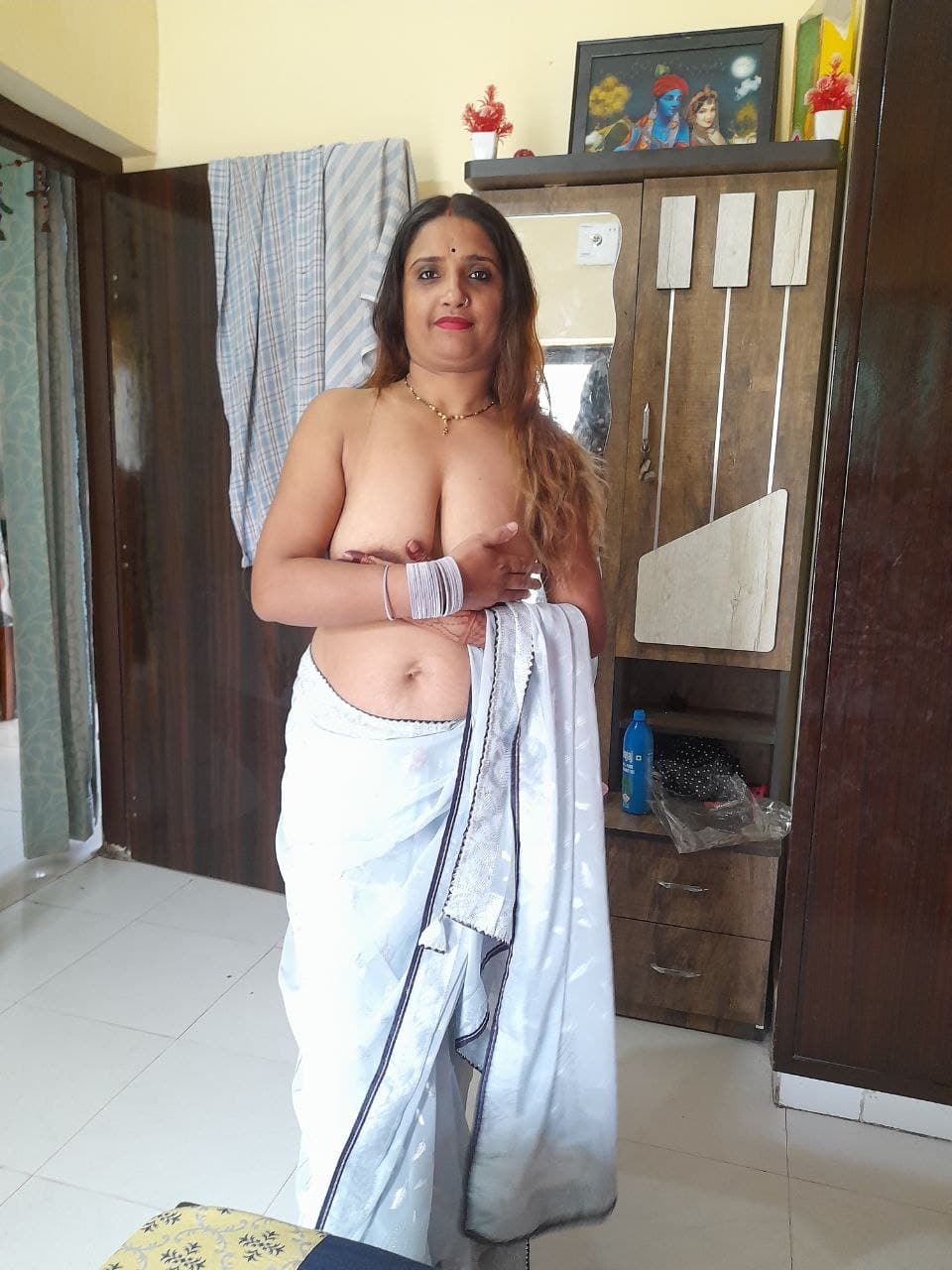 banana shaped boobs naked photos - Desi Slut wife is showing big boobs Send me your naked photos! - Boobs Flash Pics