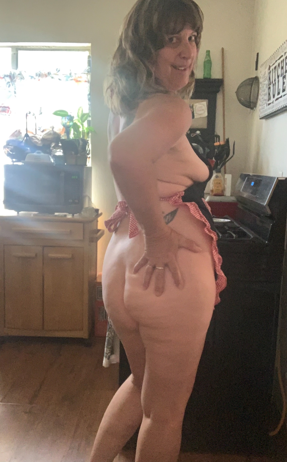 xxx osun state granny pic - Granny is cooking naked How sweet she is! 94/100 – I want her! - Ass Flash Pics