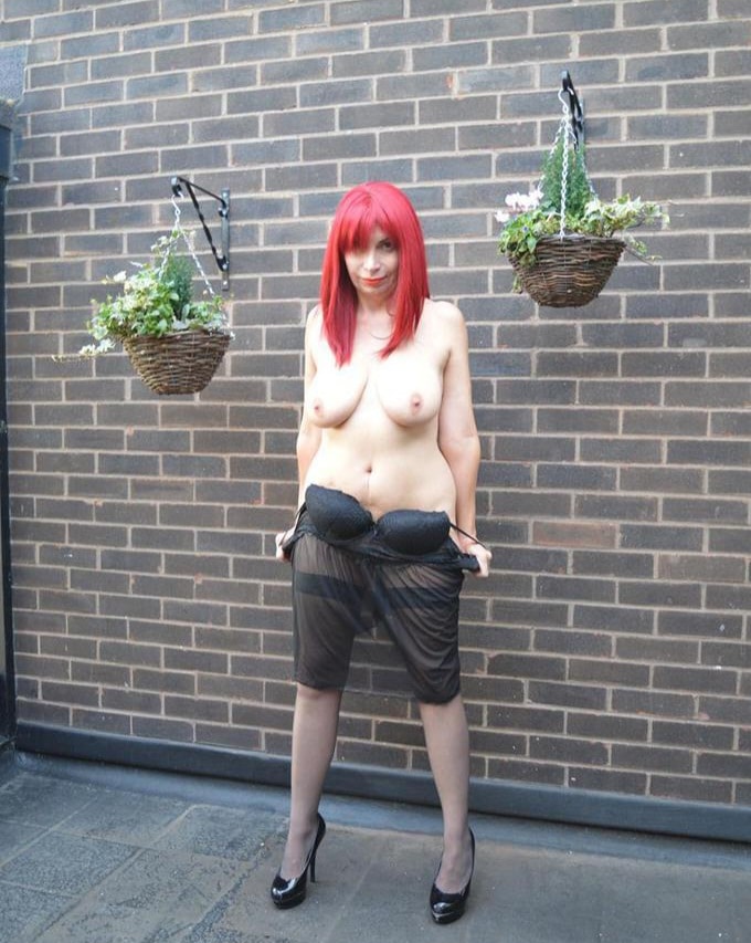 hotwife strips window - Barbie Slut strips in public! The magic of the moment! - Bitch Flashing Pics