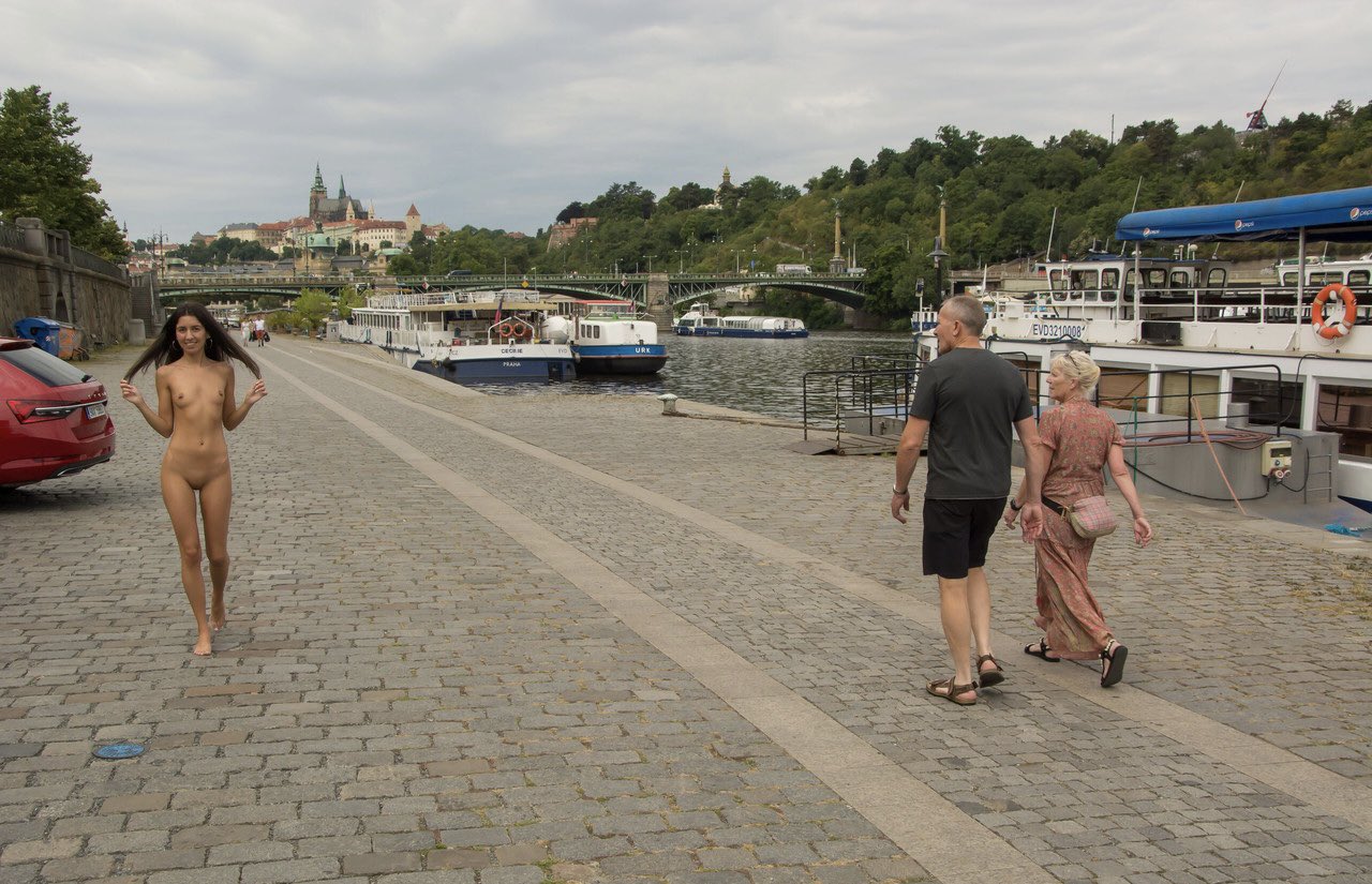 pop up black teen beautiful naked ebony jpg - Katty decides to go for a stroll naked Wow! What a bombshell! - Bitch Flashing Pics