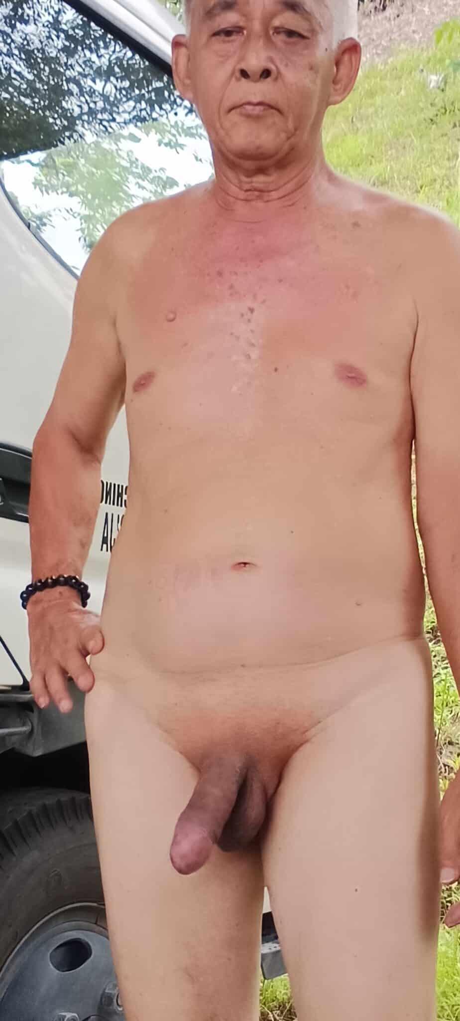 Dick Flash Pics: My outdoor nude self photo His cock is famous! hot boob gifs drops