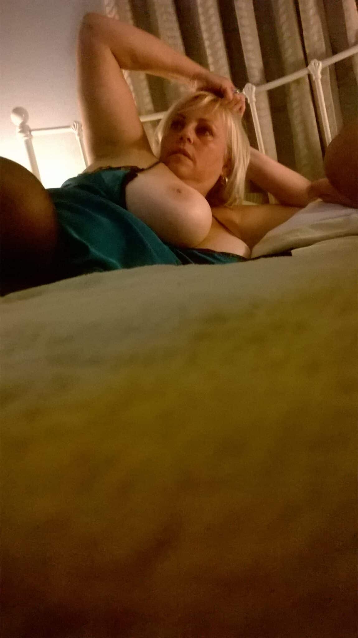 milf big boobs naked twitter - Afternoon Delight: MILF Flashes Her Big Tits in Bed A MILF in a teal satin robe flashes her big tits in a bedroom setting, captured in a low-angle shot on a bed with a white metal headboard. Her pose sugg... - Boobs Flash Pics