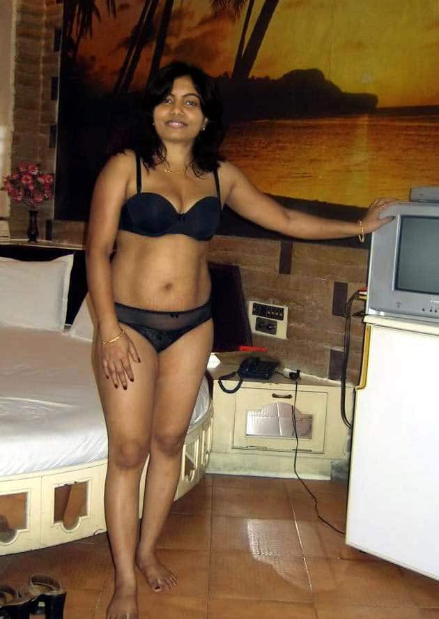 curvy nude - Curvy MILF in Black Lingerie: Smeeta Prusty’s Hotel Tease Smeeta Prusty, a curvy MILF, teases in black lingerie at a hotel, showcasing her confident allure as a soon-to-be bride. - Bitch Flashing Pics