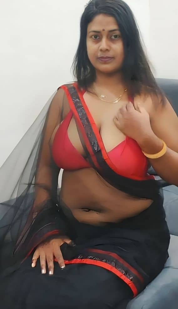 big black boobs naked mom - Mature MILF Sabita Pattnaik Flashes Cleavage in Black Saree Mature MILF Sabita Pattnaik, known as Chudri, flashes cleavage in a black saree and red bra while teaching tuition, showcasing a mix of modesty and allure. - Bitch Flashing Pics