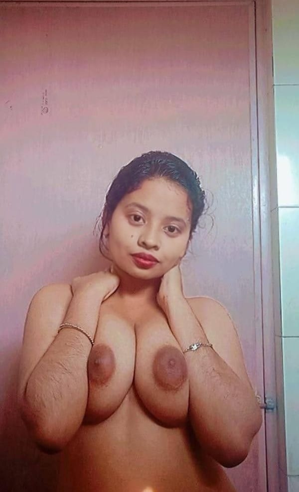 pakistani beauty leak pussy - Curvy South Asian Beauty Flashing Her Assets A curvy South Asian woman flashes her assets in a bedroom setting, her large breasts and erect nipples on full display. She confidently poses nude, meeting t... - Bitch Flashing Pics