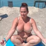 Beachside Bikini Flash: MILF’s Curvy Reveal