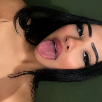 esmeleaah on onlyfans