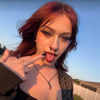 Kira in Miami lighting