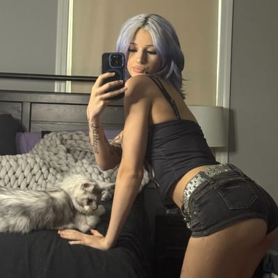 Tongue Piercing onlyfans creator Paige