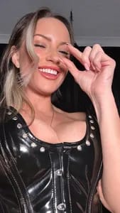 Latex Mommy Lara OnlyFans